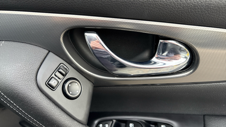 Nissan Qashqai 1.3 DiG-T Tekna 5dr Petrol Hatchback